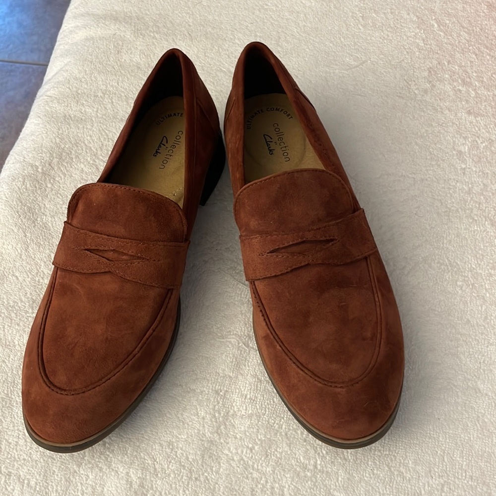 CLARKS COLLECTION MAHOGANY COLOR